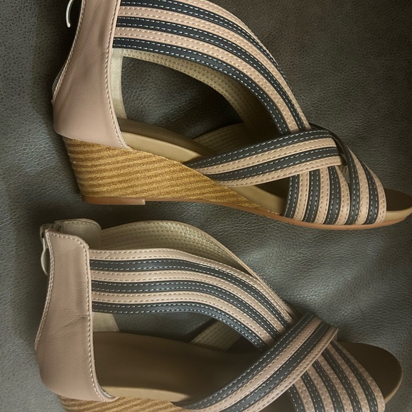 Elegant Strappy Sandals - Tan and Blue - Picture 3 of 5